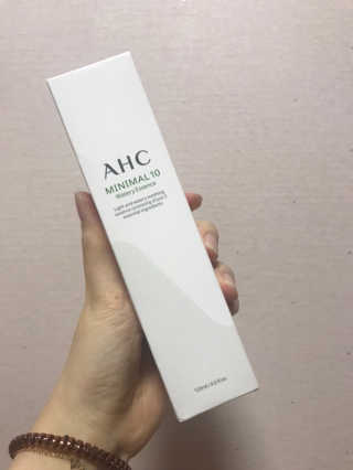 AHC 에이 에이치 씨 미니멀 10 워터리 에센스 — 1점을 준 리뷰어가 2018년 11월 올린 사용 사진
