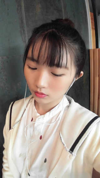 브이티 코스메틱 VT 리얼 콜라겐 팩트 — 1.5점을 준 리뷰어가 2017년 2월 올린 사용 사진