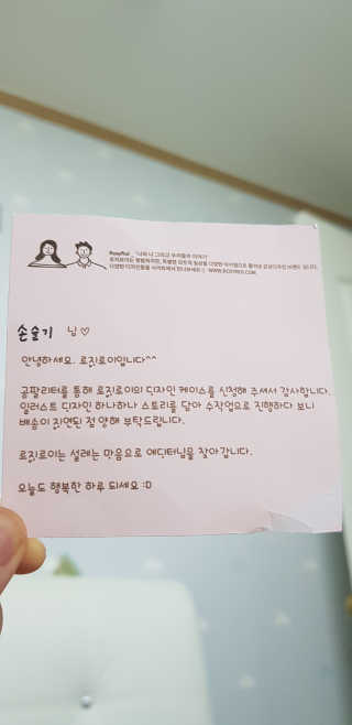 로지로이 감성일러스트 휴대폰케이스 하드타입 — 5점을 준 리뷰어가 2018년 9월 올린 사용 사진