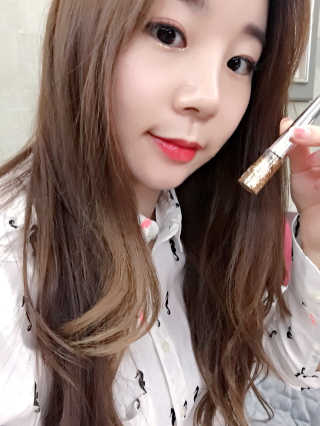 딜라잇18 홀리몰리 글리터라이너 — 4.5점을 준 리뷰어가 2016년 10월 올린 사용 사진
