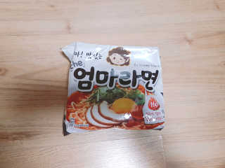 라면 그대로가 제일 맛있는 더엄마라면 — 4점을 준 리뷰어가 2019년 6월 올린 사용 사진