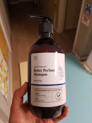 달리프 베러 퍼퓸 샴푸 1000ml 레이니데이 or 일랑로즈 — 5점을 준 리뷰어가 2018년 11월 올린 사용 사진