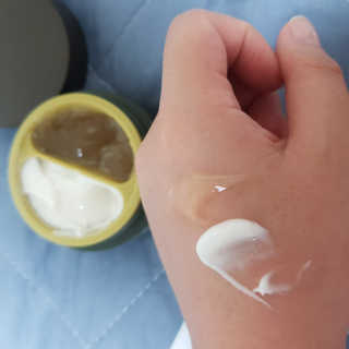 토니모리 프롬 강화 맑은 약쑥 두 겹 진정 크림 — 5점을 준 리뷰어가 2019년 9월 올린 사용 사진