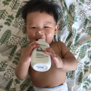 엘루스벤 에코스토어_베이비로션_200ml — 4.83점을 준 리뷰어가 2017년 6월 올린 사용 사진