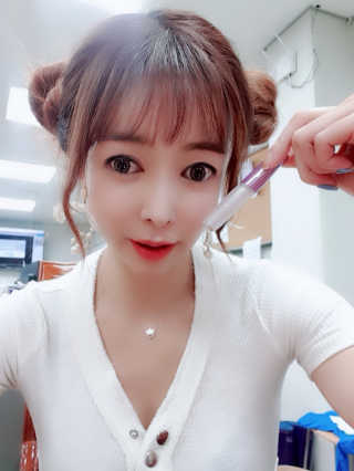 [블랙루즈] 펄블리 아이 글리터 4종 중 택 1 — 5점을 준 리뷰어가 2019년 8월 올린 사용 사진