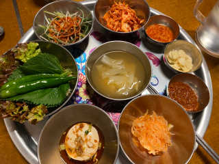 [동네맛집족발] 4개 족발 중 택1 — 5점을 준 리뷰어가 2020년 2월 올린 사용 사진