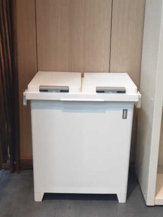 창신리빙 [프랑코 원터치 밀폐형 휴지통 30L] 똑똑한 정리 수납 — 5점을 준 리뷰어가 2020년 3월 올린 사용 사진