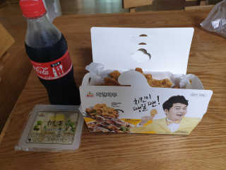 [치킨마루]-  빠사칸윙봉현미 + 콜라 500ml — 5점을 준 리뷰어가 2019년 7월 올린 사용 사진