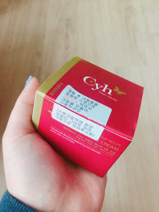 최윤하스텔라 최윤하 만물상 올인원 만능크림 — 3.67점을 준 리뷰어가 2018년 10월 올린 사용 사진