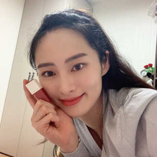 스톤브릭 라커틴트 립스틱스 — 5점을 준 리뷰어가 2019년 9월 올린 사용 사진