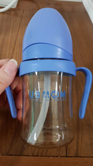 유비맘 PPSU 젖병 노꼭지_200ml_컬러 랜덤 발송 — 4점을 준 리뷰어가 2020년 3월 올린 사용 사진