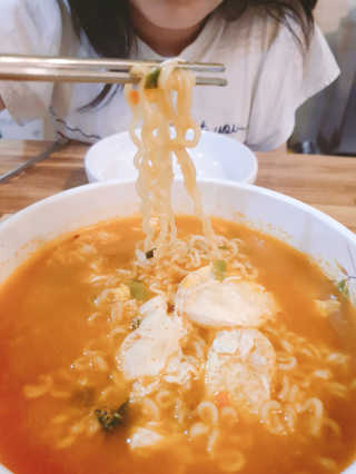라면 그대로가 제일 맛있는 더엄마라면 — 5점을 준 리뷰어가 2019년 7월 올린 사용 사진