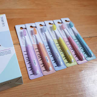 내게 처음 찾아온 라라벨 실리콘 칫솔 — 5점을 준 리뷰어가 2019년 9월 올린 사용 사진