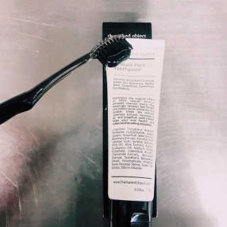 the naked object 디블랙팩치약 디블랙칫솔 세트 — 5점을 준 리뷰어가 2019년 6월 올린 사용 사진