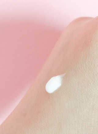 아토팜 모이스처라이징 아이 리페어 세럼 — 5점을 준 리뷰어가 2018년 8월 올린 사용 사진
