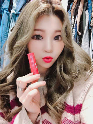 블리스텍스 립 릴리프 크림 립밤, 립 바이브런스 립밤 — 4.33점을 준 리뷰어가 2018년 11월 올린 사용 사진