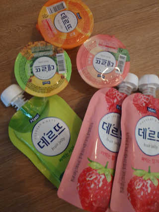 데르뜨 떠먹는 과일 3종, 짜먹는 과일 2종 총 10개 체험 — 5점을 준 리뷰어가 2020년 3월 올린 사용 사진
