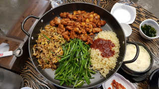 고향원조숯불닭갈비 [고향산천원조숯불닭갈비] 뼈없는 숯불닭갈비 2인세트 — 4점을 준 리뷰어가 2018년 10월 올린 사용 사진