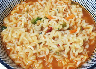 라면 그대로가 제일 맛있는 더엄마라면 — 5점을 준 리뷰어가 2019년 7월 올린 사용 사진