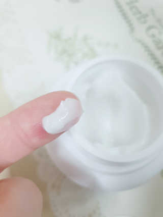 스카이밀크 SKYMILK 당나귀밀크 크림 — 5점을 준 리뷰어가 2019년 12월 올린 사용 사진