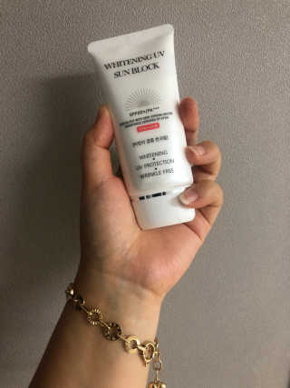 지고트 화이트닝 유브이 썬블럭 크림 70ml,1+1 — 4점을 준 리뷰어가 2019년 8월 올린 사용 사진