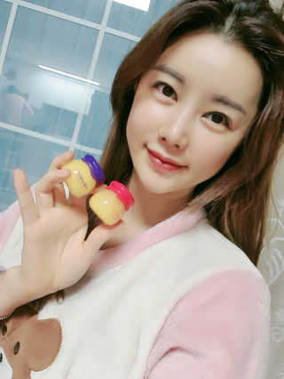 [후르디아] 꿀과즙 보습 립밤_블루베리/석류 3개 세트 — 5점을 준 리뷰어가 2020년 2월 올린 사용 사진