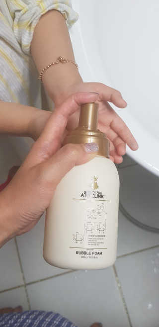 뷰티여우_아토클리닉 [아토클리닉] 우리 아이가 좋아하는 버블폼 — 5점을 준 리뷰어가 2019년 5월 올린 사용 사진