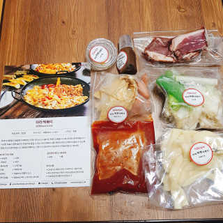 식스레시피 마라떡볶이 쿠킹박스 2인분 — 2점을 준 리뷰어가 2019년 7월 올린 사용 사진