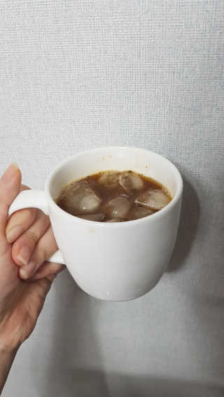 한국맥널티 아이브루 헤이즐넛향 100T — 5점을 준 리뷰어가 2019년 11월 올린 사용 사진