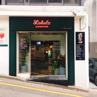 LOKALZ 스파이시버거,치즈버거,감자튀김,치킨윙 — 5점을 준 리뷰어가 2018년 11월 올린 사용 사진