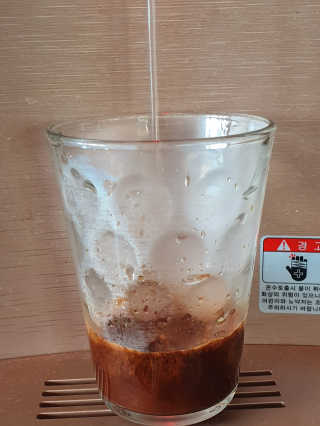 한국맥널티 아이브루 헤이즐넛향 100T — 5점을 준 리뷰어가 2019년 11월 올린 사용 사진