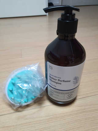 달리프 베러 퍼퓸 샴푸 1000ml 레이니데이 or 일랑로즈 — 5점을 준 리뷰어가 2020년 1월 올린 사용 사진