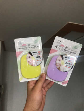 비비또 페이셜 클렌징 브러쉬 2P — 3.5점을 준 리뷰어가 2018년 6월 올린 사용 사진