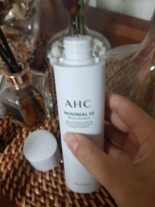 AHC 에이 에이치 씨 미니멀 10 워터리 에센스 — 5점을 준 리뷰어가 2018년 11월 올린 사용 사진