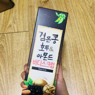 정글트리 검은콩 호두 아몬드 바디스크럽 — 4.33점을 준 리뷰어가 2018년 3월 올린 사용 사진