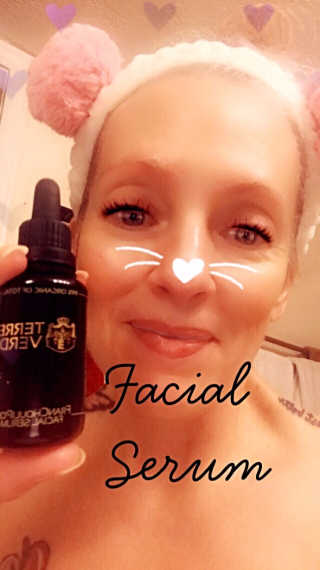 프렌 코우 리 폴리 (FranChouliPom Nourishing Facial Serum) — 5점을 준 리뷰어가 2018년 4월 올린 사용 사진