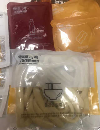두번째 국떡 국가대표 떡볶이 1팩 + 영미칩 2봉 증정 — 5점을 준 리뷰어가 2019년 2월 올린 사용 사진