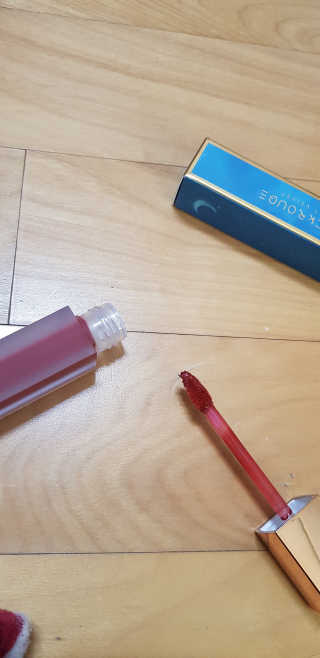 [블랙루즈] 에어 핏 벨벳 틴트5 1+1 — 5점을 준 리뷰어가 2019년 11월 올린 사용 사진