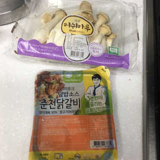 뜰아채유통 춘천닭갈비덮밥소스와 머쉬마루 버섯 — 5점을 준 리뷰어가 2018년 10월 올린 사용 사진