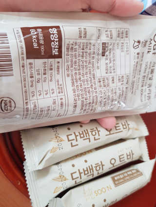 순오트밀크 190mlx6봉, 단백한 오트바 6gx12개입 — 3점을 준 리뷰어가 2019년 8월 올린 사용 사진