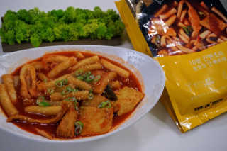 두번째 국떡 국가대표 떡볶이 1팩 + 영미칩 2봉 증정 — 5점을 준 리뷰어가 2019년 2월 올린 사용 사진