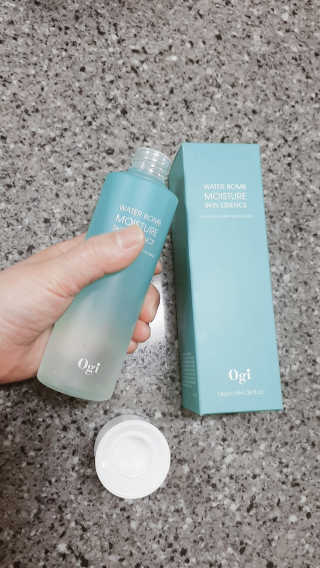 오지아이 워터 밤 모이스처 스킨 에센스 180ml — 5점을 준 리뷰어가 2019년 12월 올린 사용 사진