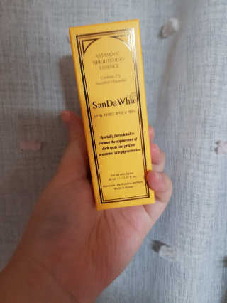 [스킨큐어] 산다화 비타민C 화이트닝 에센스 30ml — 3점을 준 리뷰어가 2019년 7월 올린 사용 사진