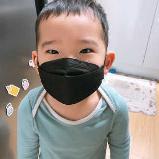 꼼마꼼마 어린이가 좋아하는 컬러 황사마스크 KF94 소형 20P — 5점을 준 리뷰어가 2020년 1월 올린 사용 사진