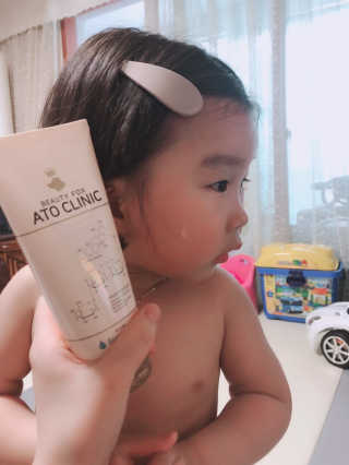 뷰티여우_아토클리닉 [아토클리닉] 아기들이 쓰는 보습, 진정 수딩젤 2개 — 5점을 준 리뷰어가 2019년 5월 올린 사용 사진