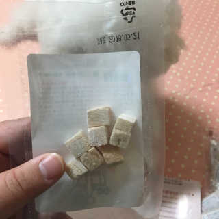 펫츠플레이트 동결건조간식 기호성 테스트 8종 — 5점을 준 리뷰어가 2018년 6월 올린 사용 사진