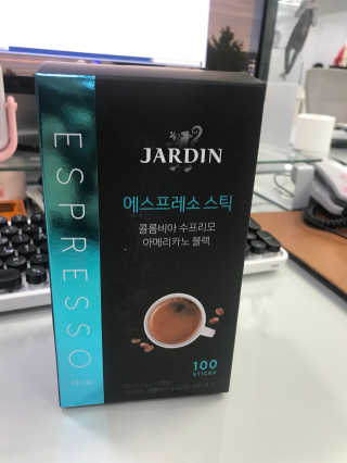 (주)쟈뎅 쟈뎅 에스프레소 스틱 아메리카노 블랙 — 3.67점을 준 리뷰어가 2018년 10월 올린 사용 사진