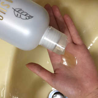 셀리본 하수오 내츄럴 프리벤션 탈모관리 샴푸 300ml — 5점을 준 리뷰어가 2019년 11월 올린 사용 사진