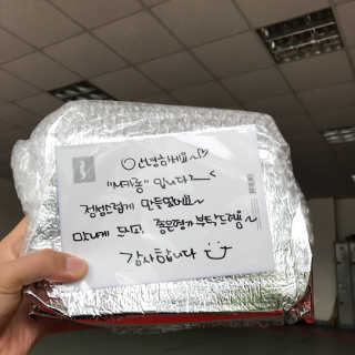 M카롱 반할만큼 달콤한 수제마카롱 — 3.33점을 준 리뷰어가 2018년 5월 올린 사용 사진
