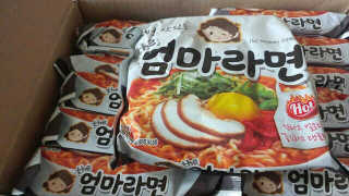 라면 그대로가 제일 맛있는 더엄마라면 — 5점을 준 리뷰어가 2019년 7월 올린 사용 사진